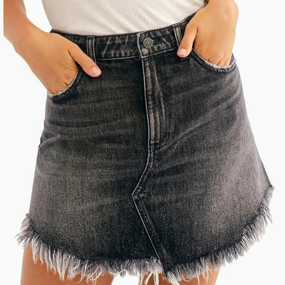 **NWTS** We The Free Bailey Maverick Fray Hem Skirt. Size 27